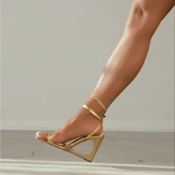 Cuccoo Gold open Wedge heels - Picture 2 of 11